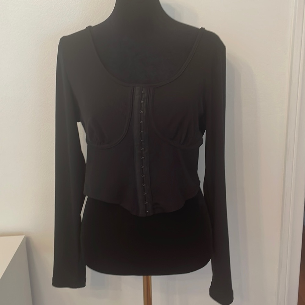 Shein curve black crop top w/ long sleeves. Clasps down the front. Super cute